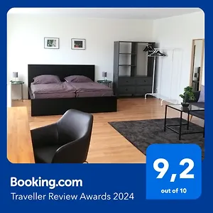 - Neu, Modern, Gemütlich, Eigener Parkplatz Köln